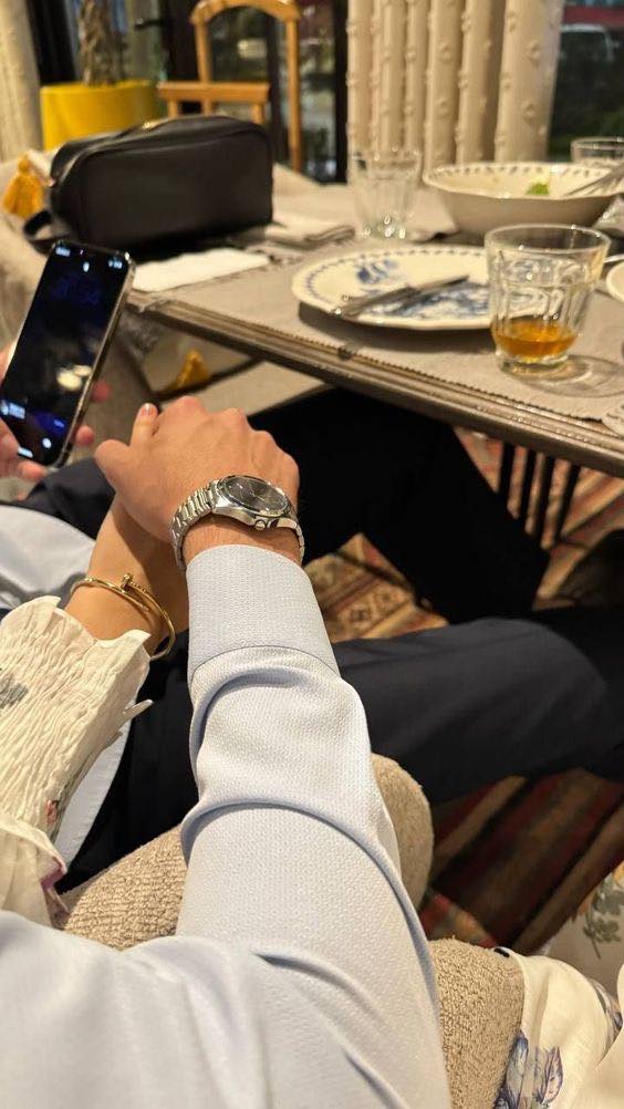 Hoa Hồng Bị Mua Bởi Người Khác